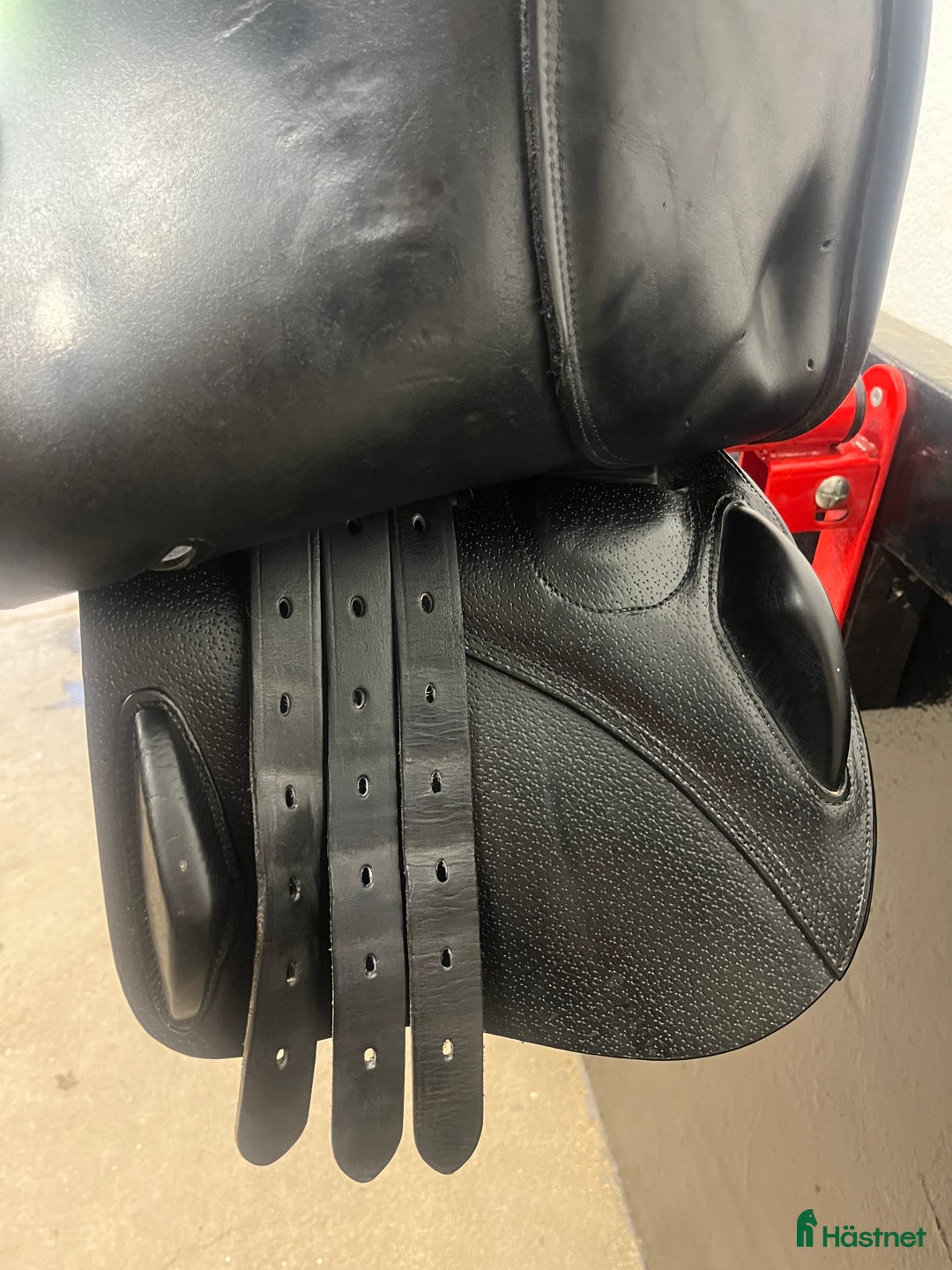 Sadlar hästutrustning till salu: Superfin Hoppsadel för de mindre ryttarna i Grödinge - Annons 3