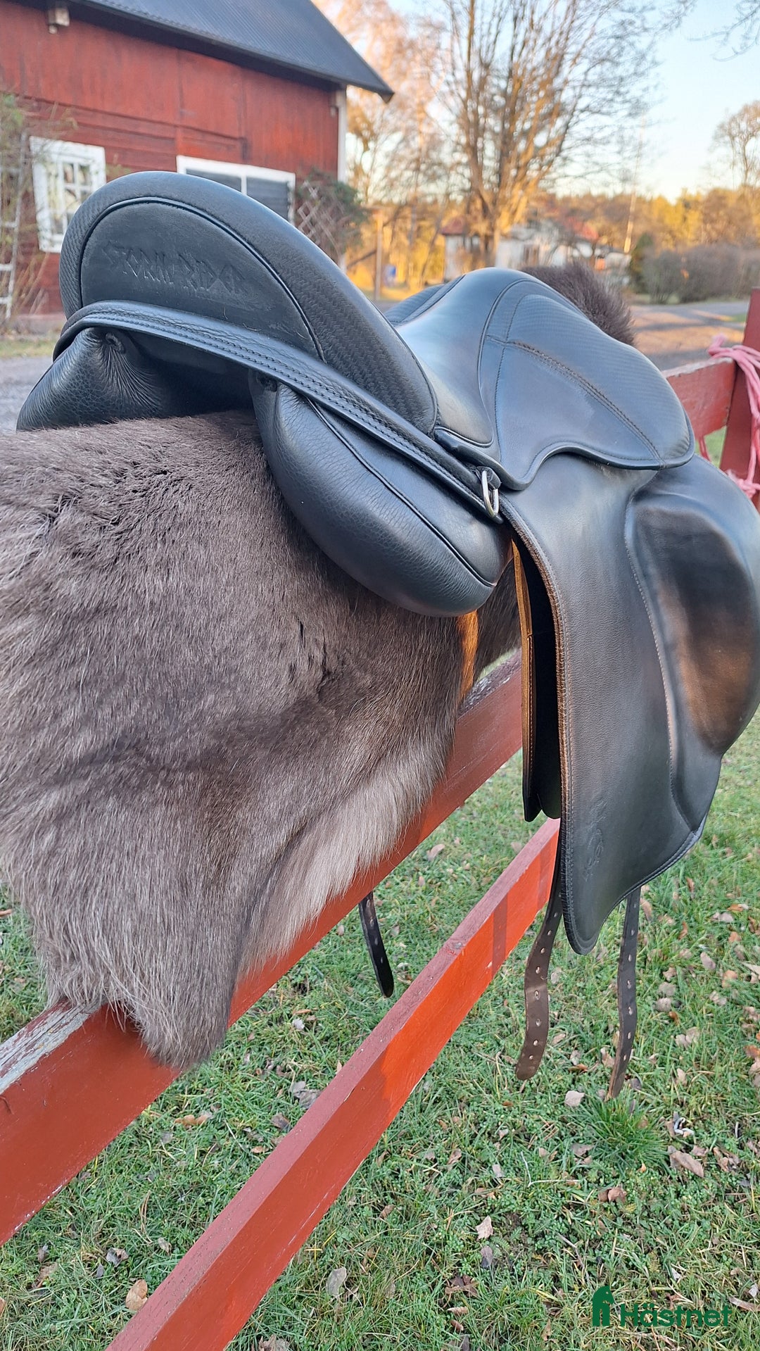Sadlar hästutrustning till salu: Storm Rider i nyskick! i Vikingstad - Annons 3