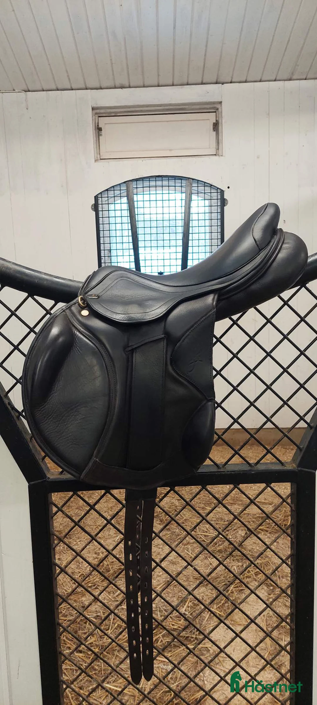 Sadlar hästutrustning till salu: Hopp- eller fältävlanssadel - Annons 1