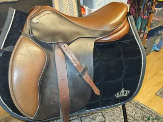 Sadlar hästutrustning till salu: Mjuk fin ponny sadel Globus i Munka-ljungby - Annons 1