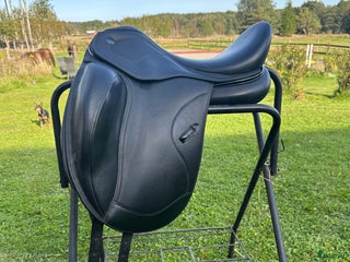 Sadlar hästutrustning till salu: Ikonic light 17,5 i Kristinehamn - Annons 19