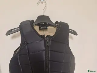 Säkerhetsvästar ryttarutrustning till salu: Race safe säkerhetsväst, childs x-large i Tranås - Annons 7