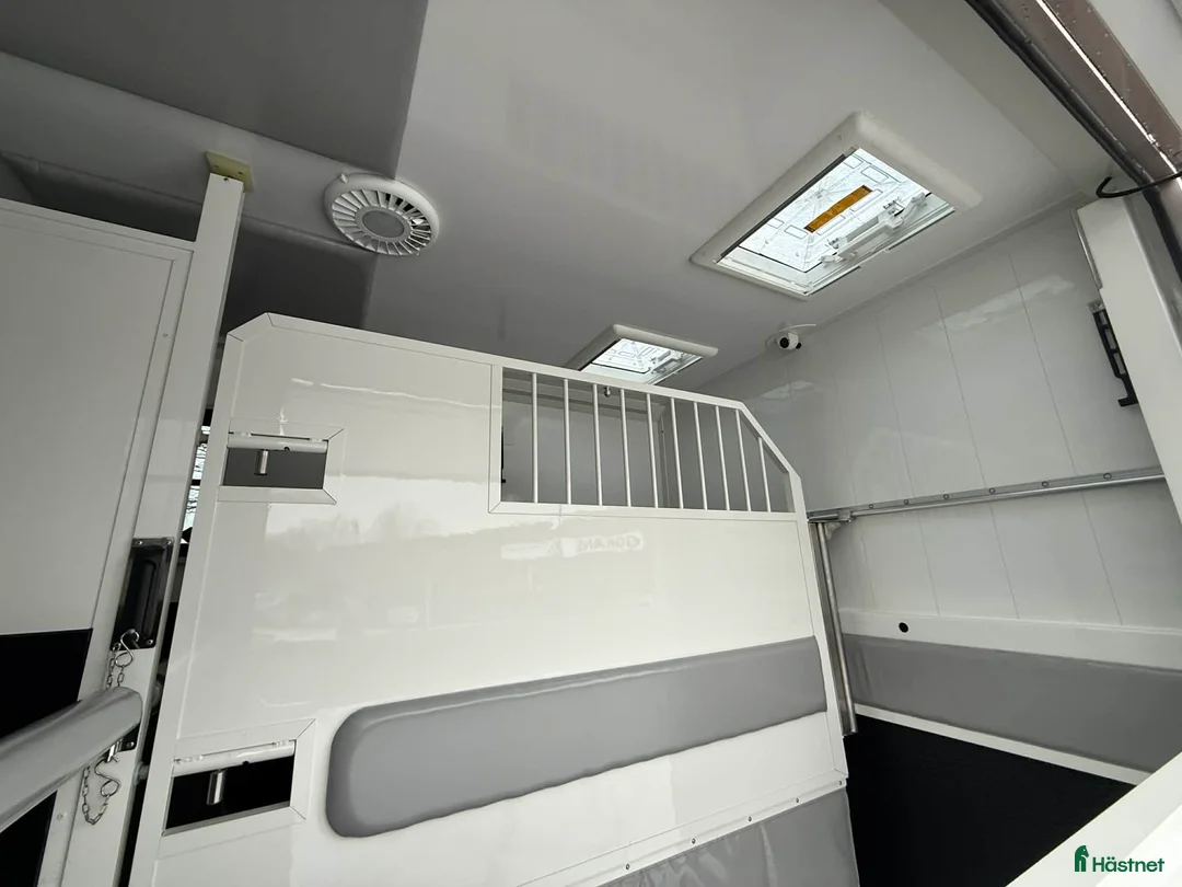 Hästlastbilar  fordon & transport till salu: HÄSTLASTBIL NORDIC HORSE 5 STUTERI *HÖG LASTVIKT* i Köping - Annons 8