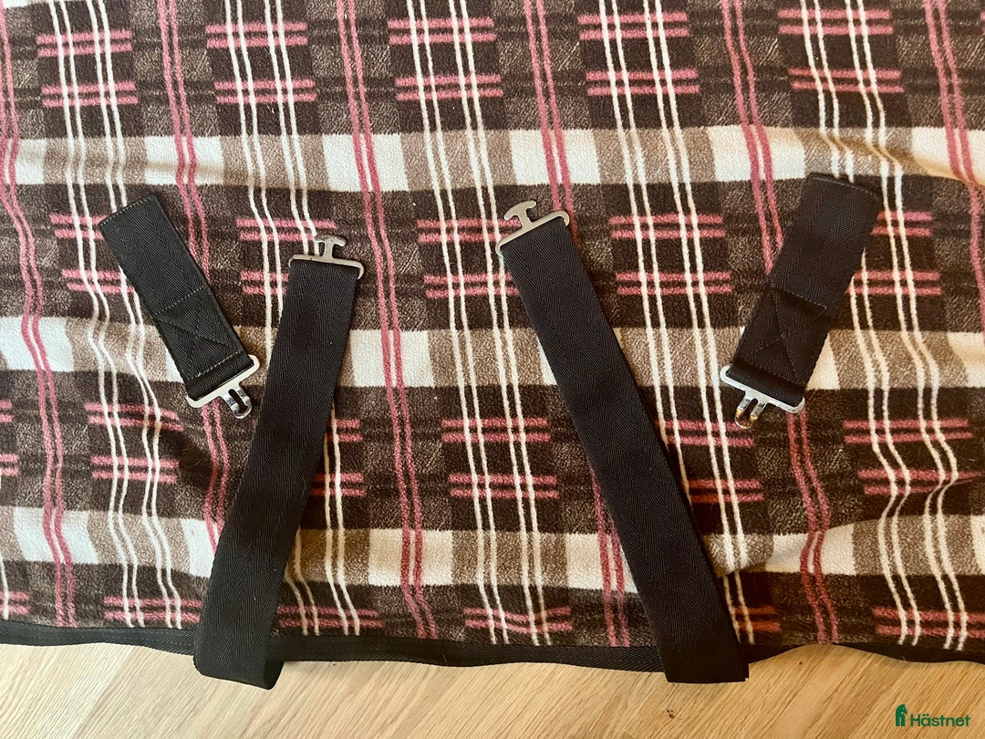 Täcken hästutrustning till salu: ShowMaster Brun-Rosa i Uppsala - Annons 4