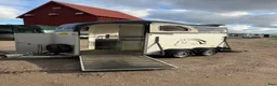 Hästtransporter  fordon & transport till salu: Hästtransport frontutlastning full aluminium  - Annons 1