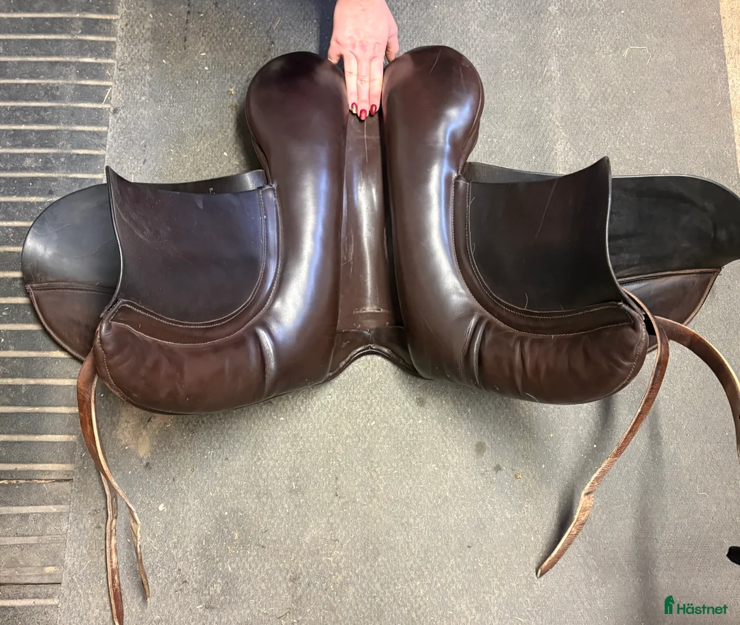 Sadlar hästutrustning till salu: Fin Ideal Jessica Crown sadel  i Karlsborg - Annons 4