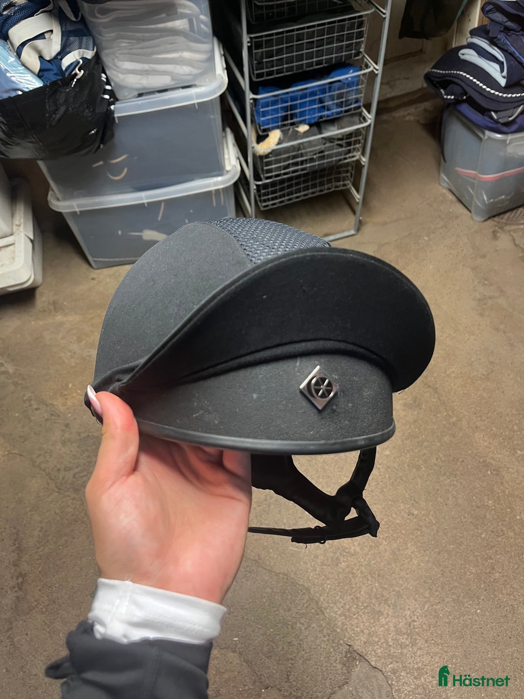 Hjälmar ryttarutrustning till salu: Fälttävlans hjälm i Lammhult - Annons 1