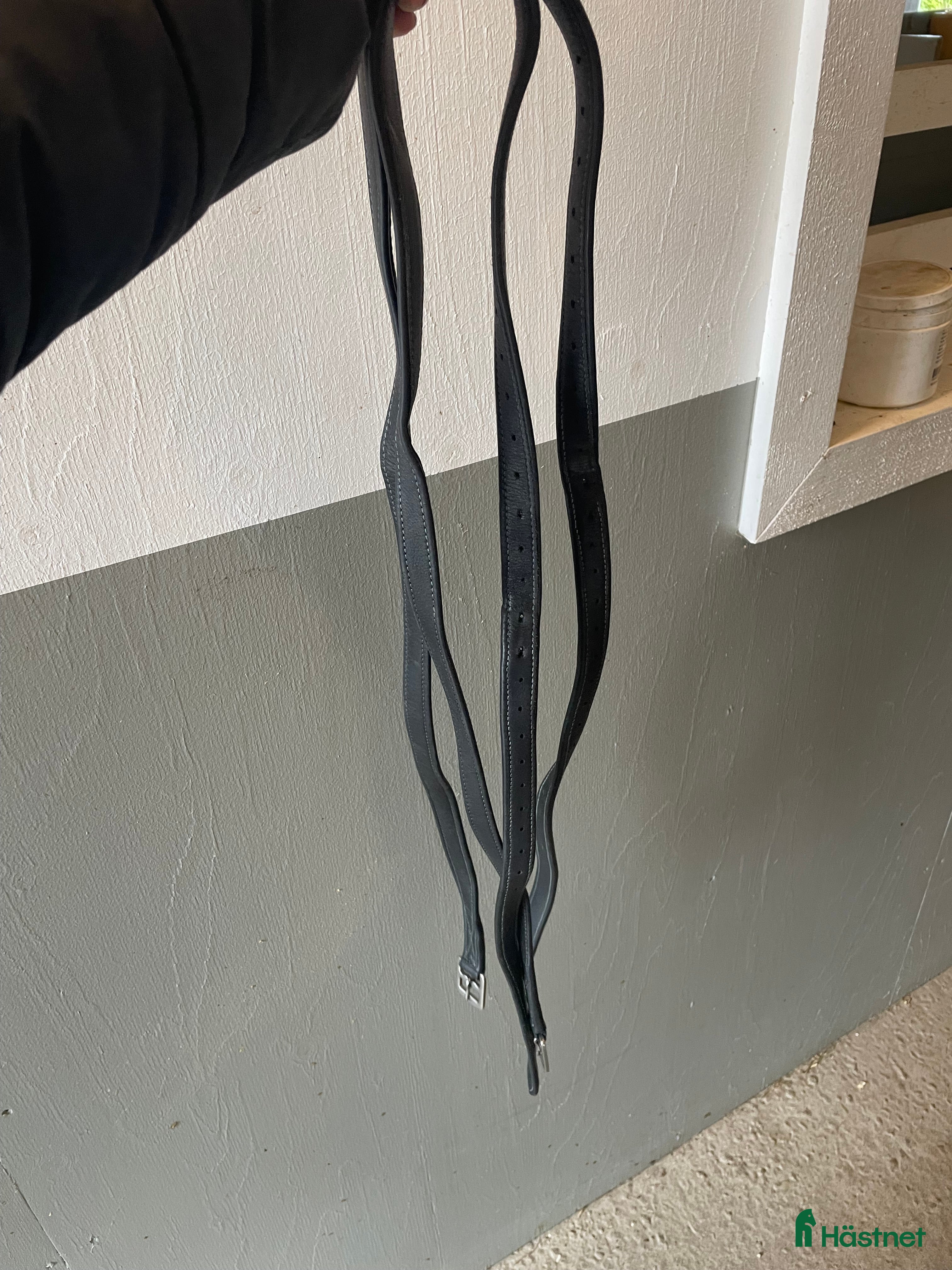 Sadeltillbehör hästutrustning till salu: Lippo stigläder svarta i Alingsås - Annons 2