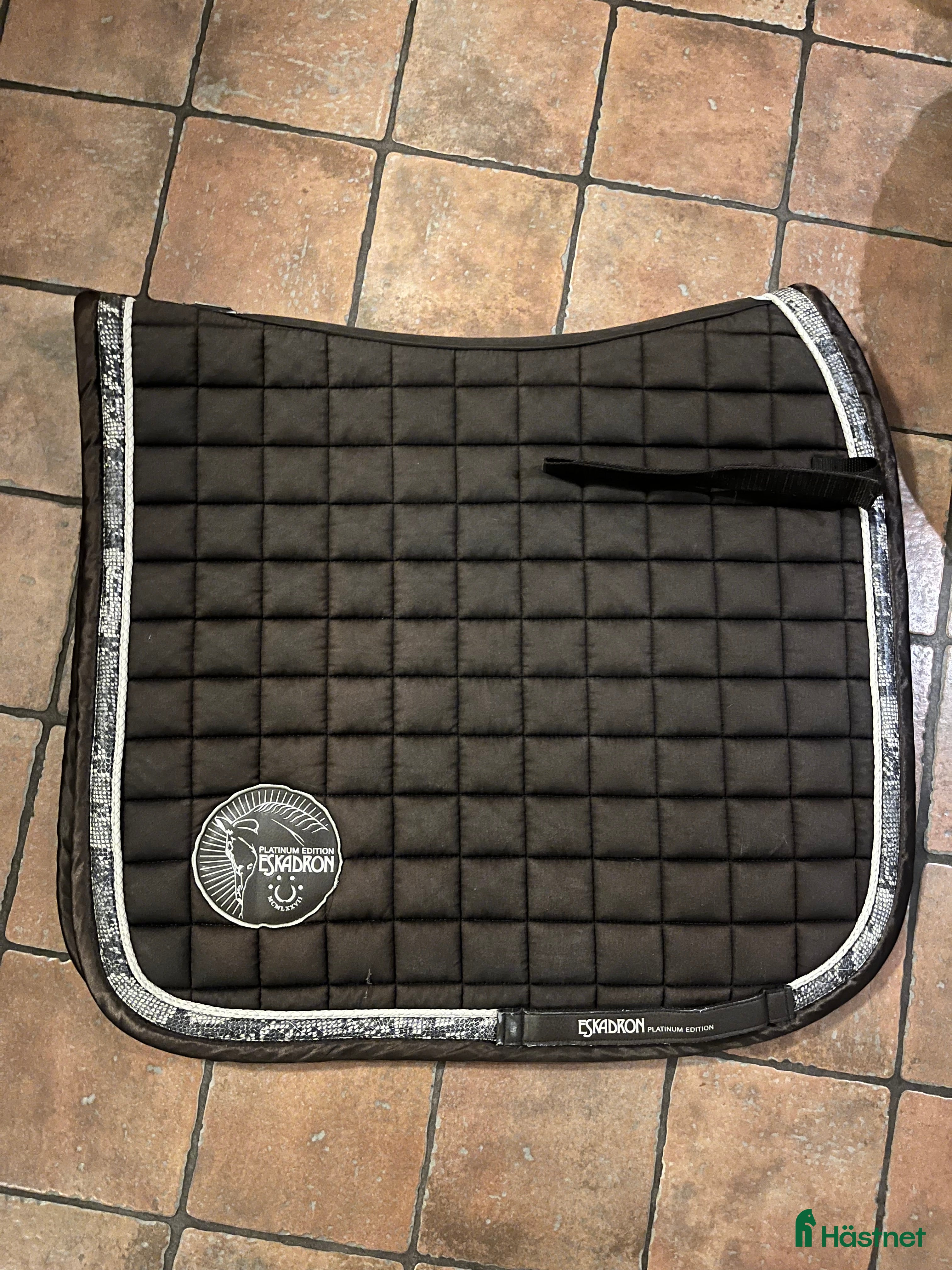 Schabrak & Vojlockar hästutrustning till salu: Eskadron dressyr schabrak  i Vallentuna - Annons 16