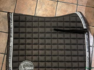 Schabrak & Vojlockar hästutrustning till salu: Eskadron dressyr schabrak i Vallentuna - Annons 16