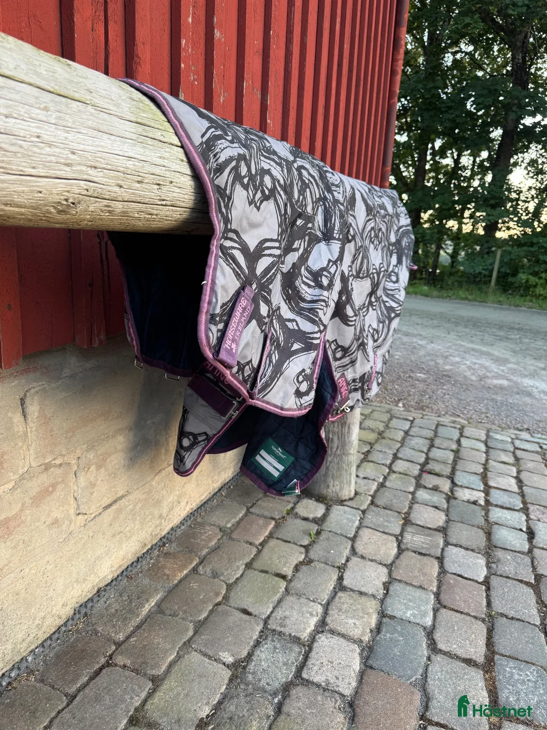 Täcken hästutrustning till salu: Horseware täcke med hals!  - Annons 2