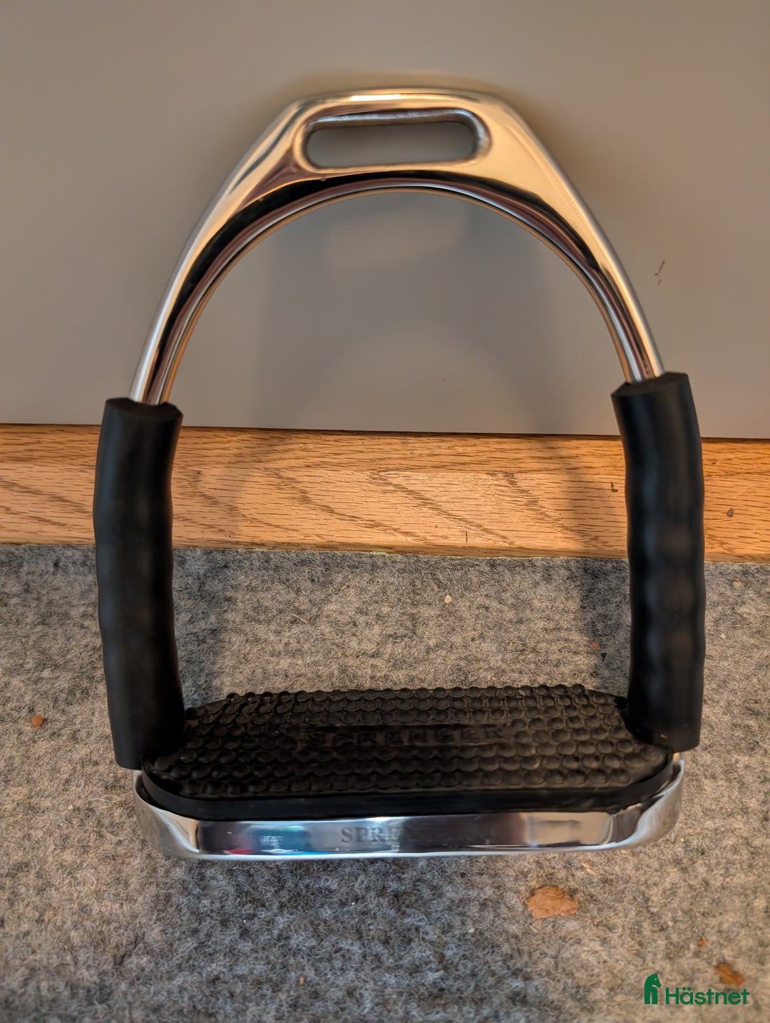 Stigbyglar hästutrustning till salu: Sprenger stigbyglar system 4 i Nyköping - Annons 1