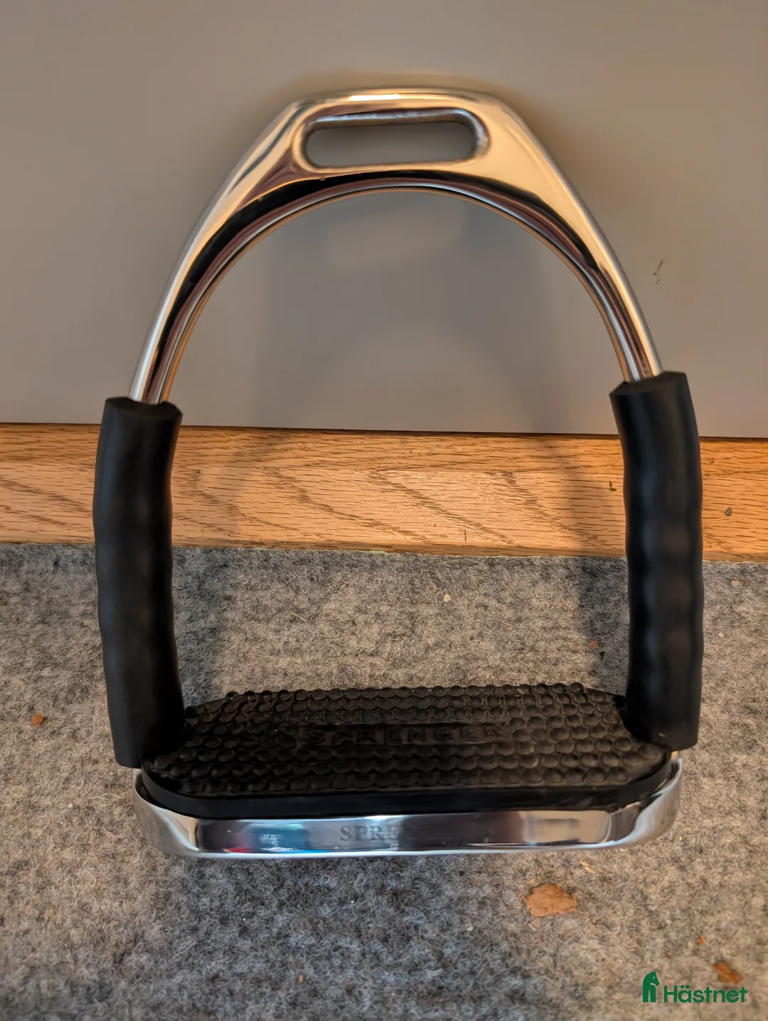 Stigbyglar hästutrustning till salu: Sprenger stigbyglar system 4 i Nyköping - Annons 1