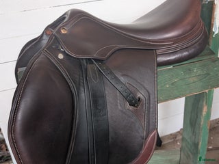 Sadlar hästutrustning till salu: Tech 1 Hoppsadel i Herrljunga - Annons 3