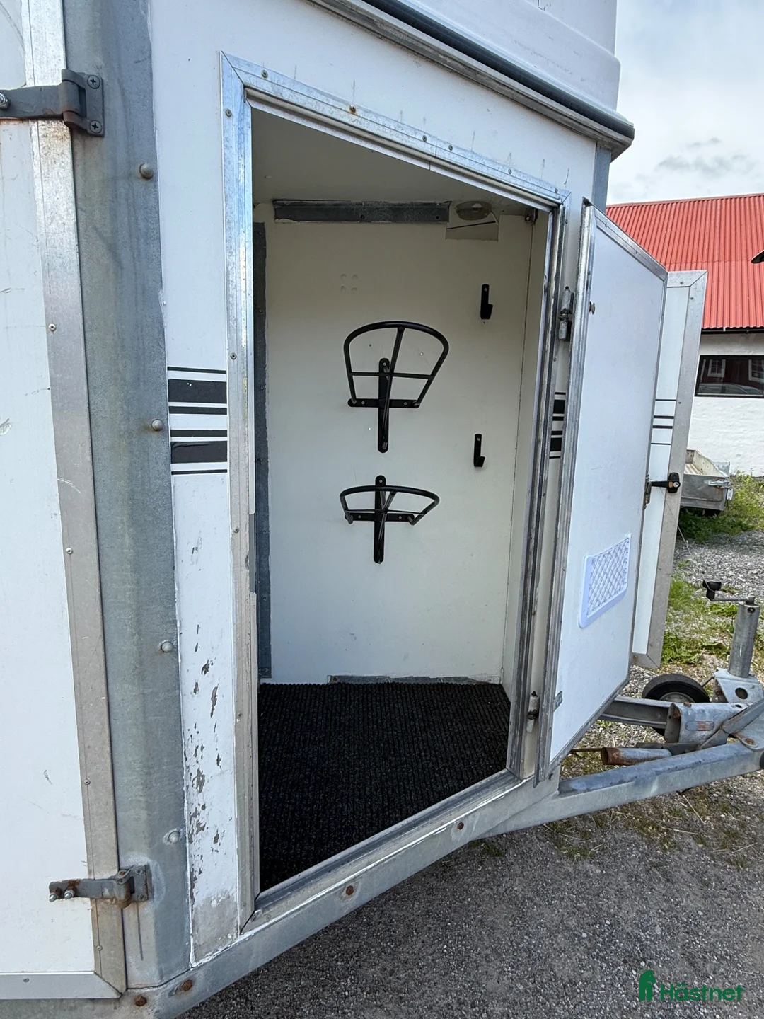 Hästtransporter  fordon & transport till salu: Boj bravo, lastvikt 790kg i Huddinge - Annons 2