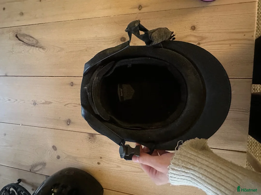 Hjälmar ryttarutrustning till salu: Horze hjälm - Annons 4