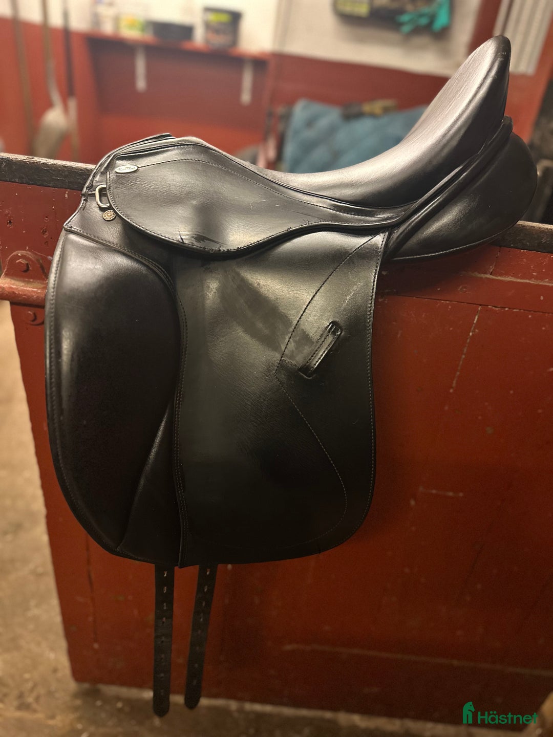 Sadlar hästutrustning till salu: Fin välvårdad sadel till ett bra pris i Skara - Annons 1
