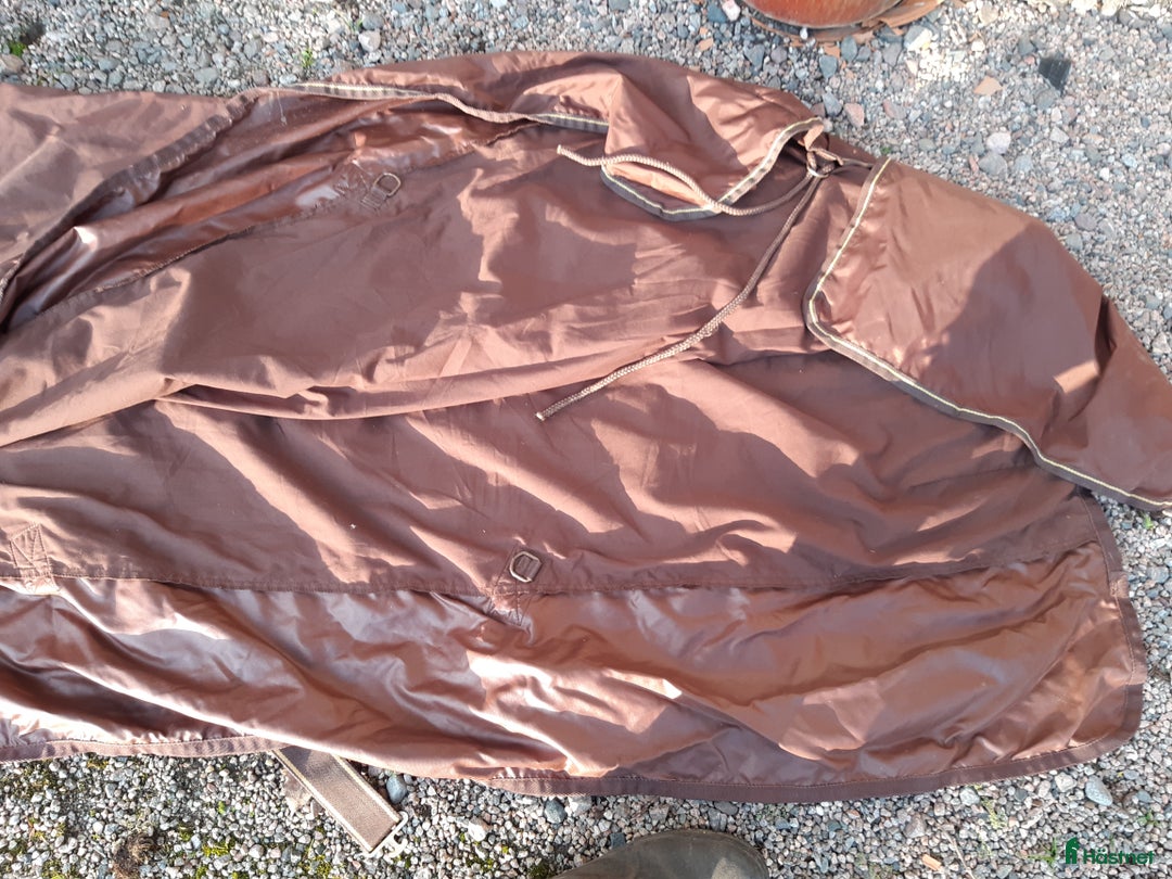 Täcken hästutrustning till salu: Bucas med fast hals stl. 140 i Sollebrunn - Annons 3