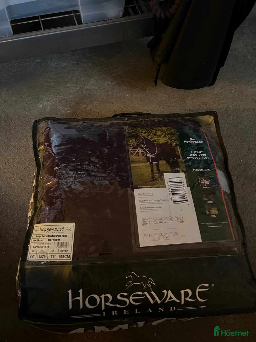 Täcken hästutrustning till salu: Amigo täcke 200g med hals  i Lidköping - Annons 1