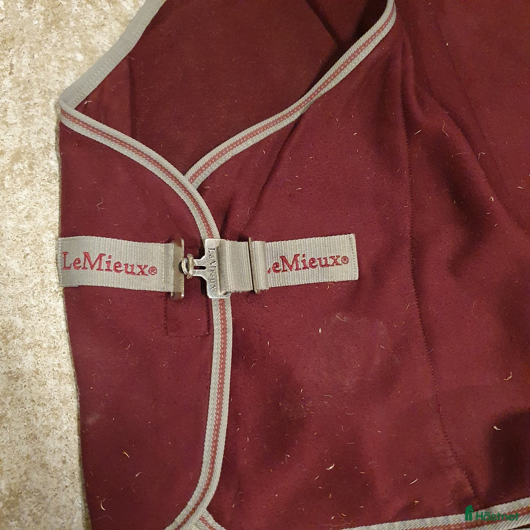 Täcken hästutrustning till salu: Lemieux Arika Jerseyfleece 135-140 i Tranås - Annons 5