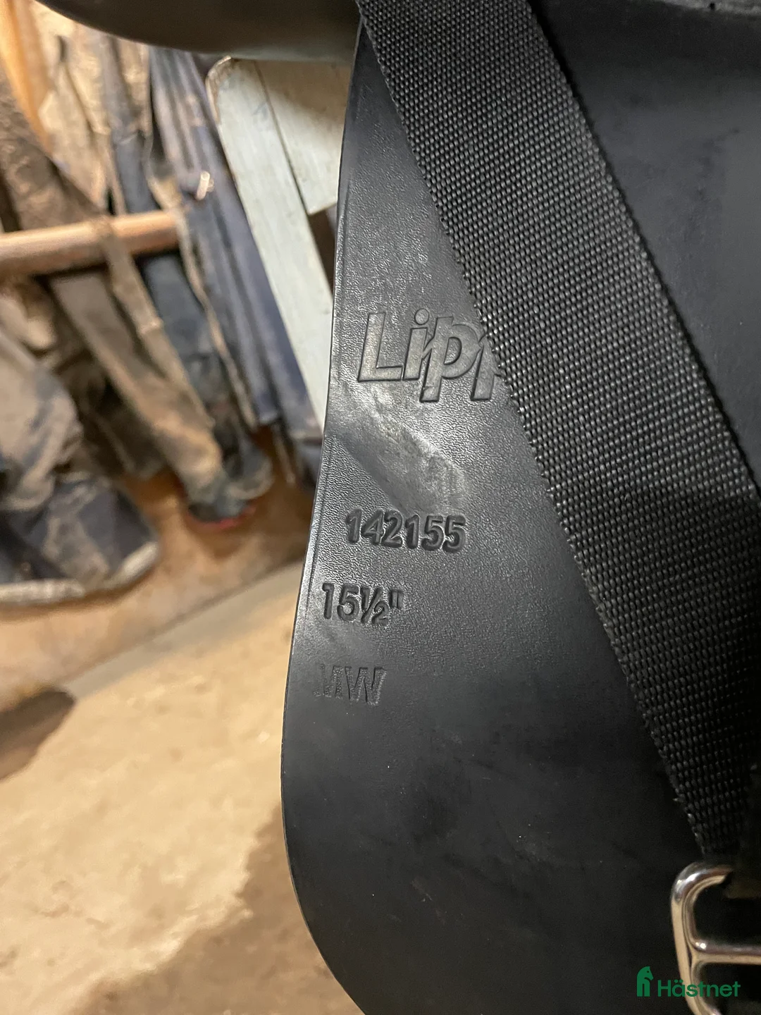 Sadlar hästutrustning till salu: Liten dressyrsadel i gott skick. - Annons 4