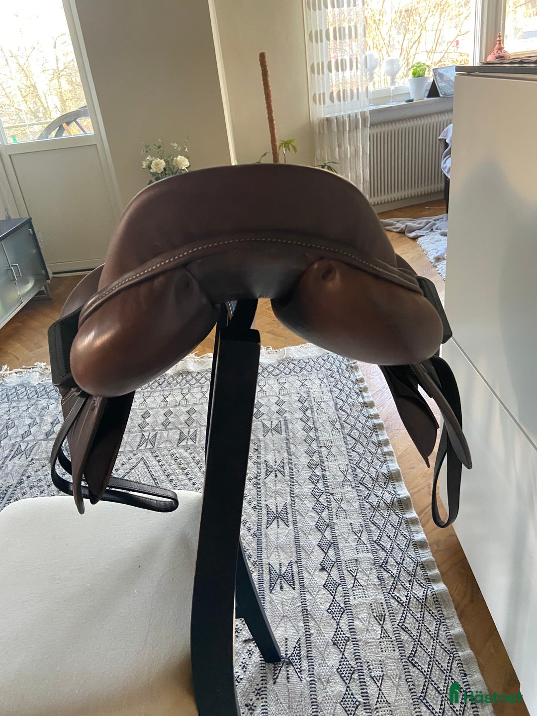 Sadlar hästutrustning till salu: Henri de Rivel sadel 17,5 extra vid i Jordbro - Annons 3