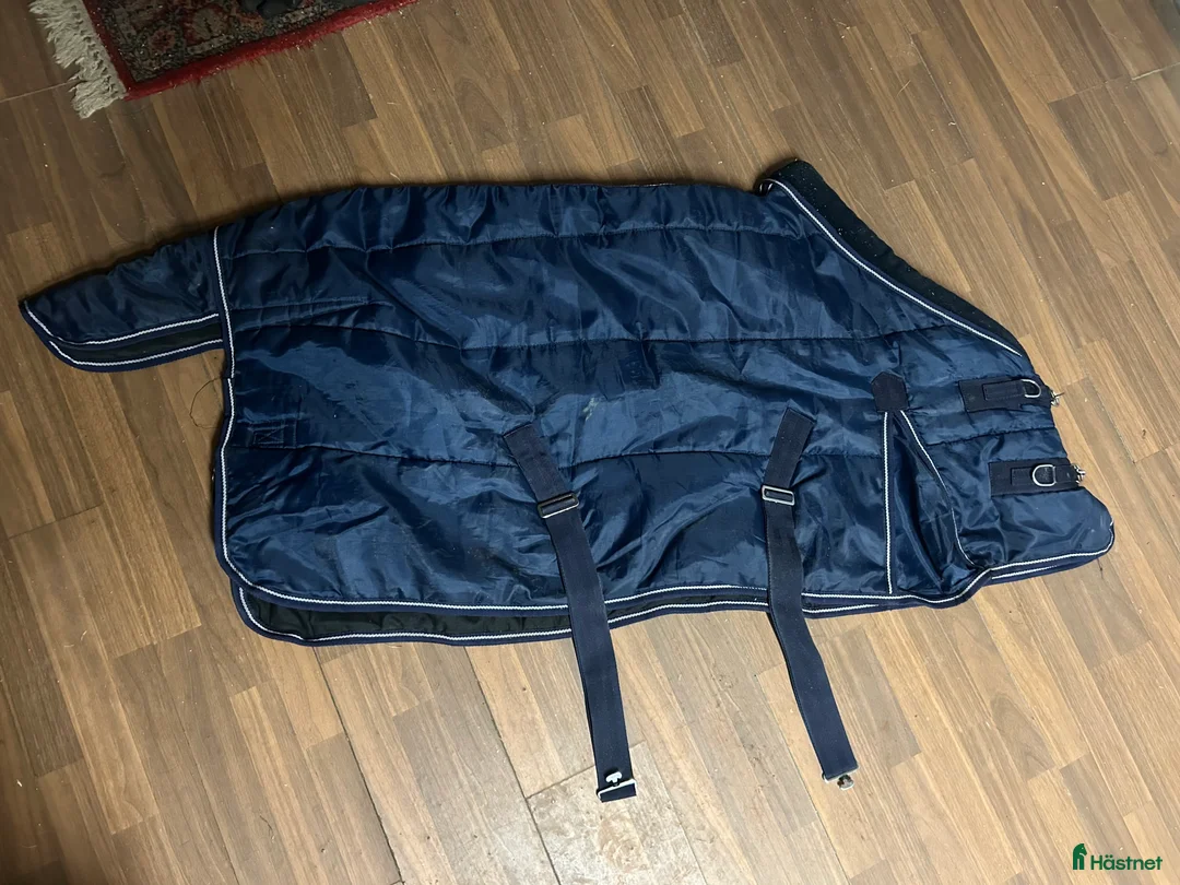 Täcken hästutrustning till salu: Innetäcke stalltäcke - Annons 4