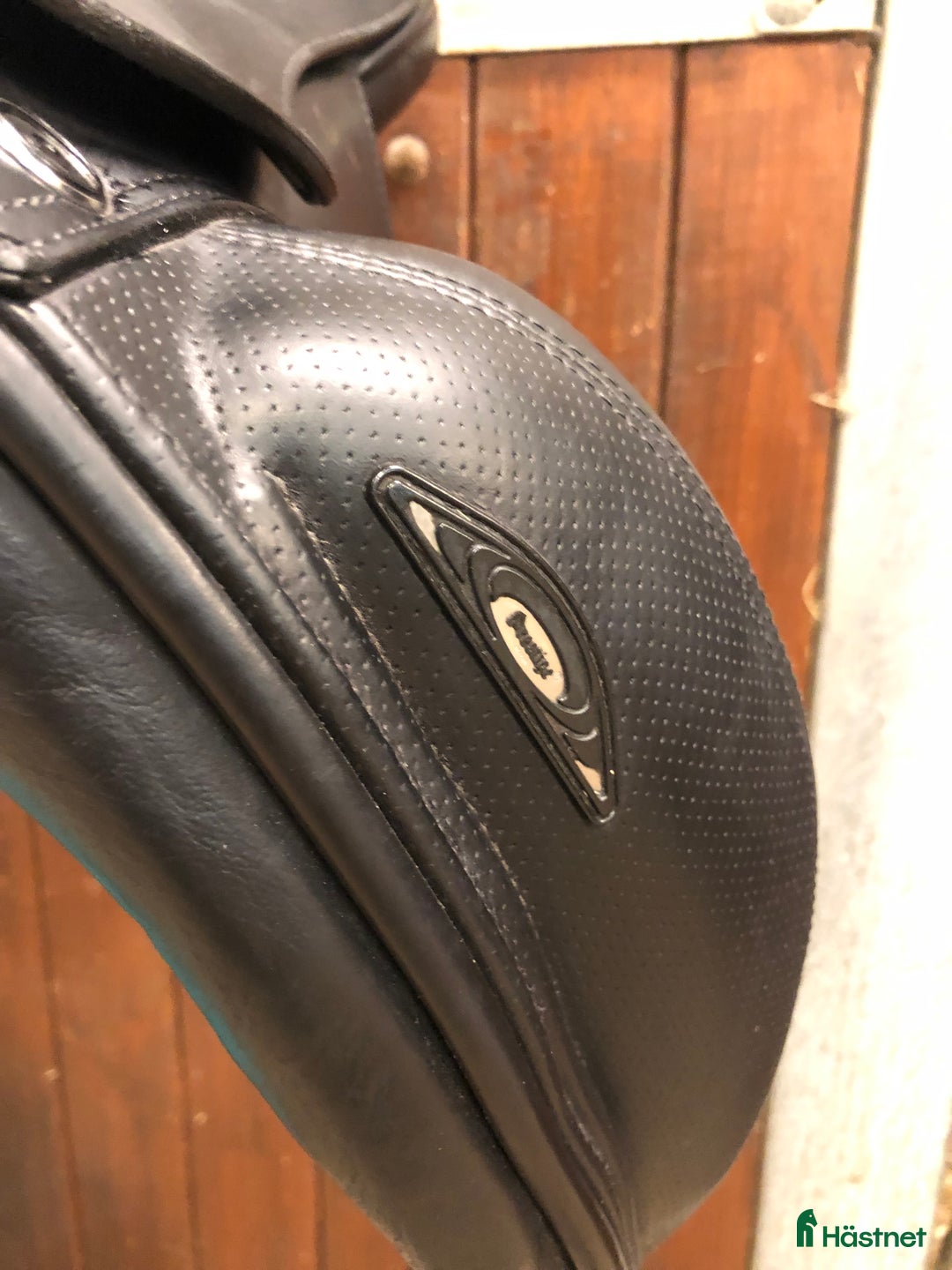 Sadlar hästutrustning till salu: Dressyrsadel Prestige X-Helen 16” kort kåpa i Älvsjö - Annons 6