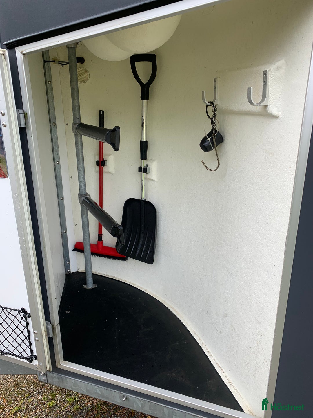 Hästtransporter  fordon & transport till salu: Släp i fint skick i Munsö - Annons 3