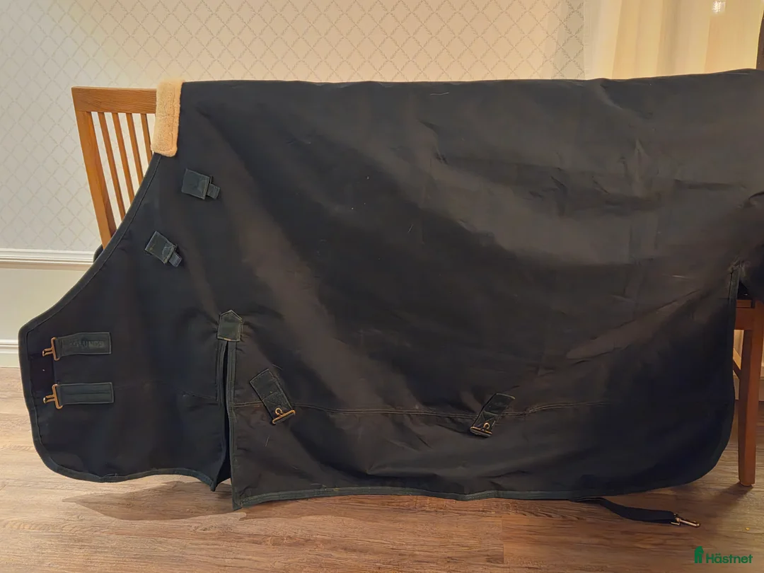 Täcken hästutrustning till salu: Haglunds vintertäcke 500 kr i Uppsala - Annons 1