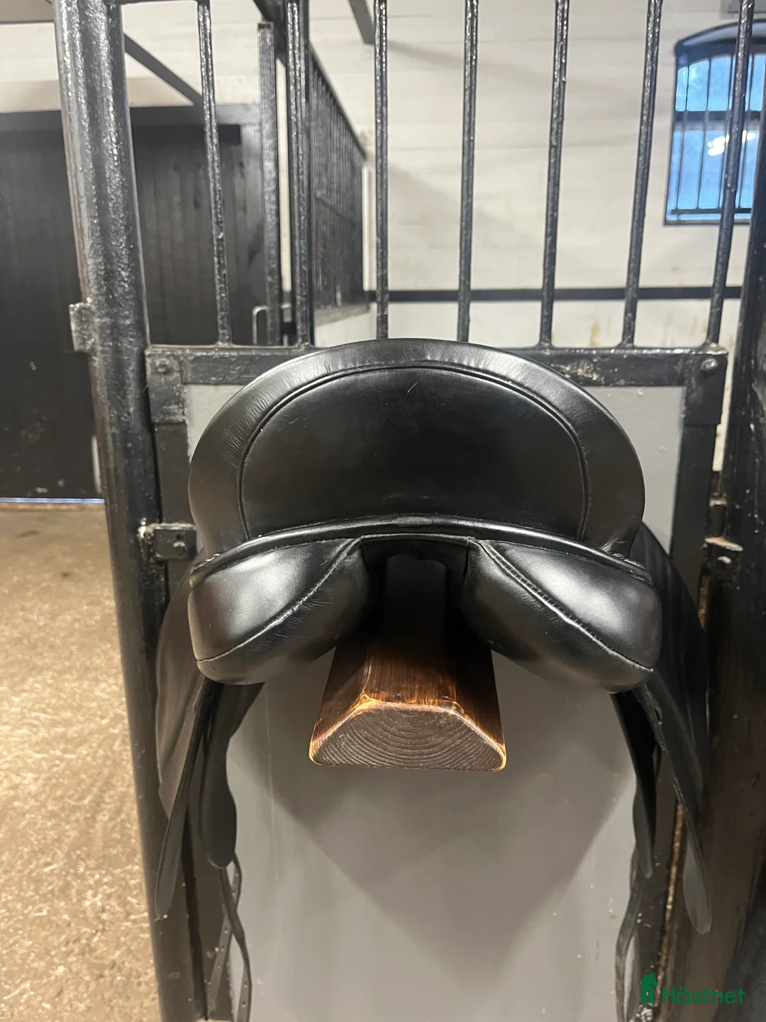 Sadlar hästutrustning till salu: Dressyrsadel Jeffries Kili Dres 17 M i Trångsund - Annons 2