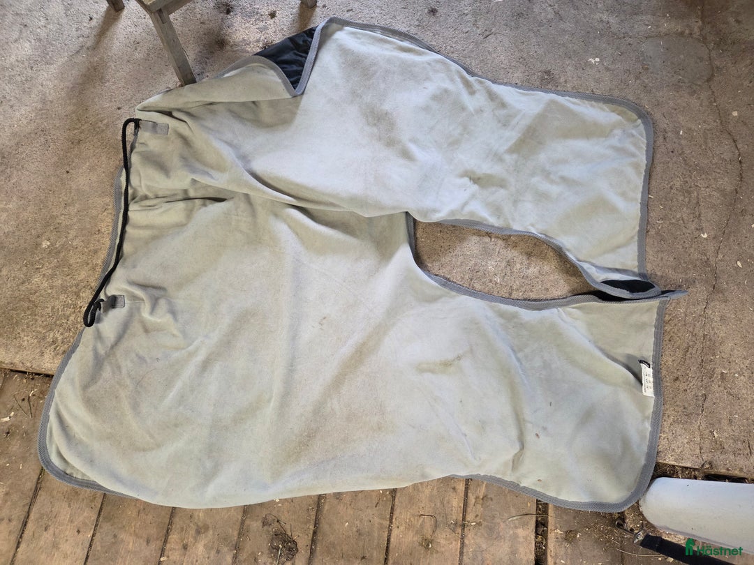 Täcken hästutrustning till salu: Ländtäcke med fleece i Rånäs - Annons 3