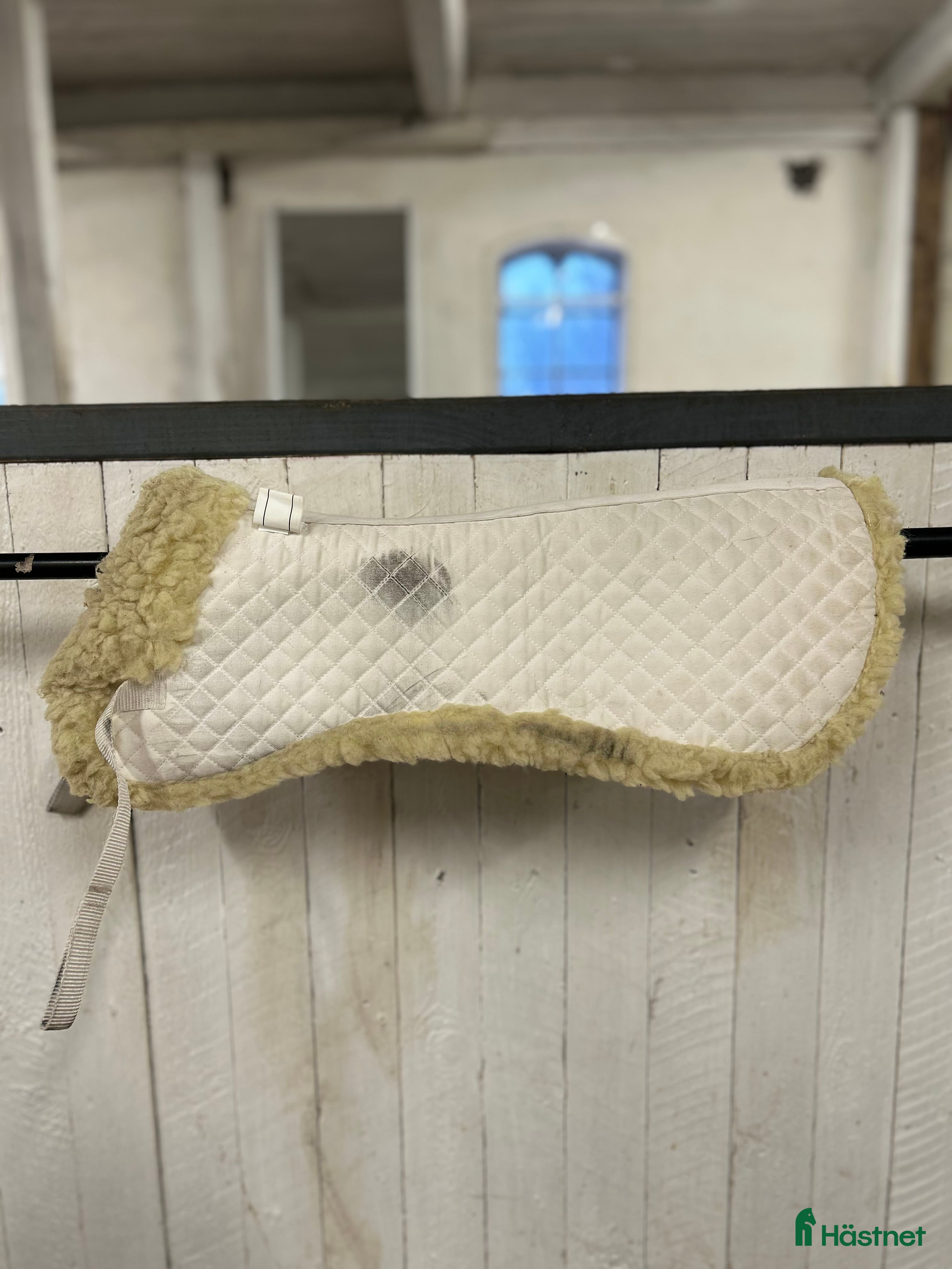 Sadeltillbehör hästutrustning till salu: Fårskinnspad, mattes liknande  i Trelleborg - Annons 8