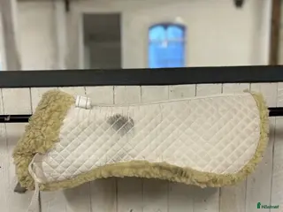 Sadeltillbehör hästutrustning Fårskinnspad, mattes liknande i Trelleborg - Annons 22