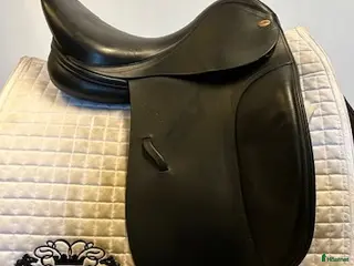 Sadlar hästutrustning Dressyrsadel Harry Dabbs 17" i Uppsala - Annons 3