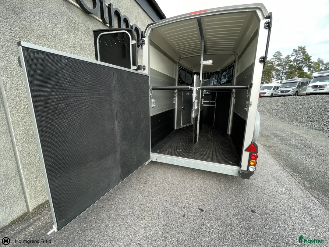 Hästtransporter  fordon & transport till salu: Hästsläp för 2 hästar med dubbla överluckor  i Västervik - Annons 9