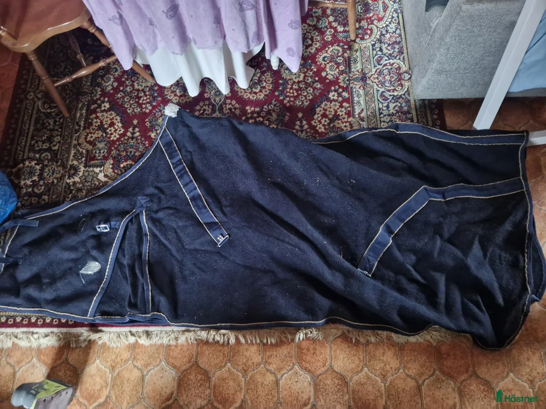 Täcken hästutrustning till salu: Olika täcken storlek 155-165 i Vänersborg - Annons 4