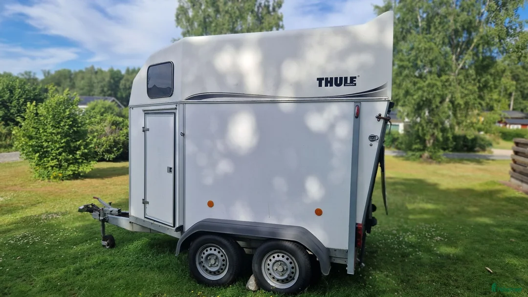 Hästtransporter  fordon & transport till salu: Nyrenoverad Thule - Annons 1
