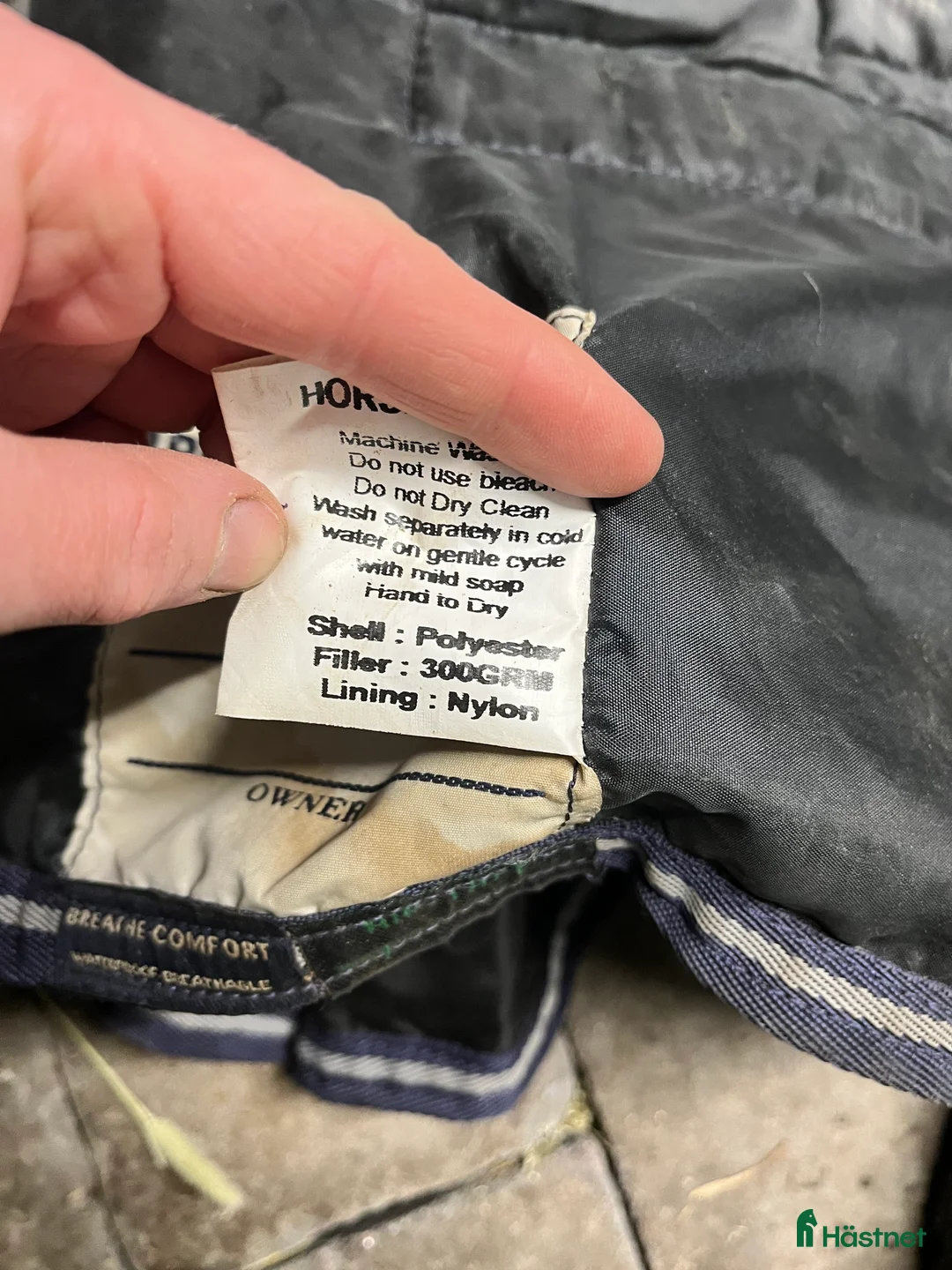 Täcken hästutrustning till salu: Täcke 300 g med hals i Norrköping - Annons 3