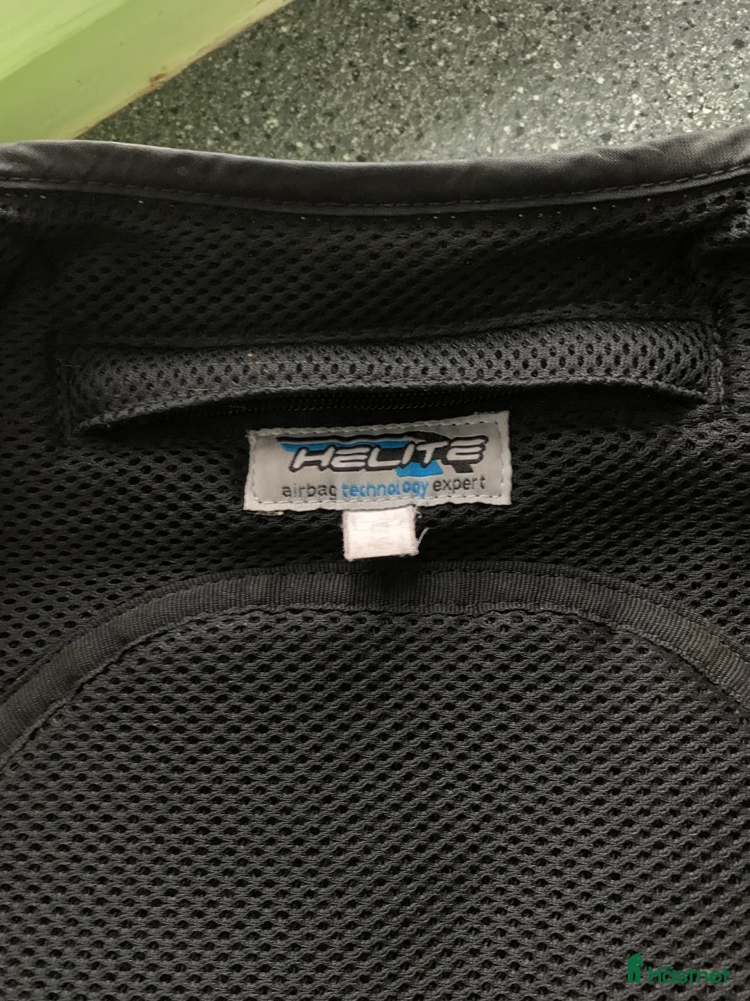 Säkerhetsvästar ryttarutrustning till salu: Säkerhetsväst Helite airbag i Kristianstad - Annons 3