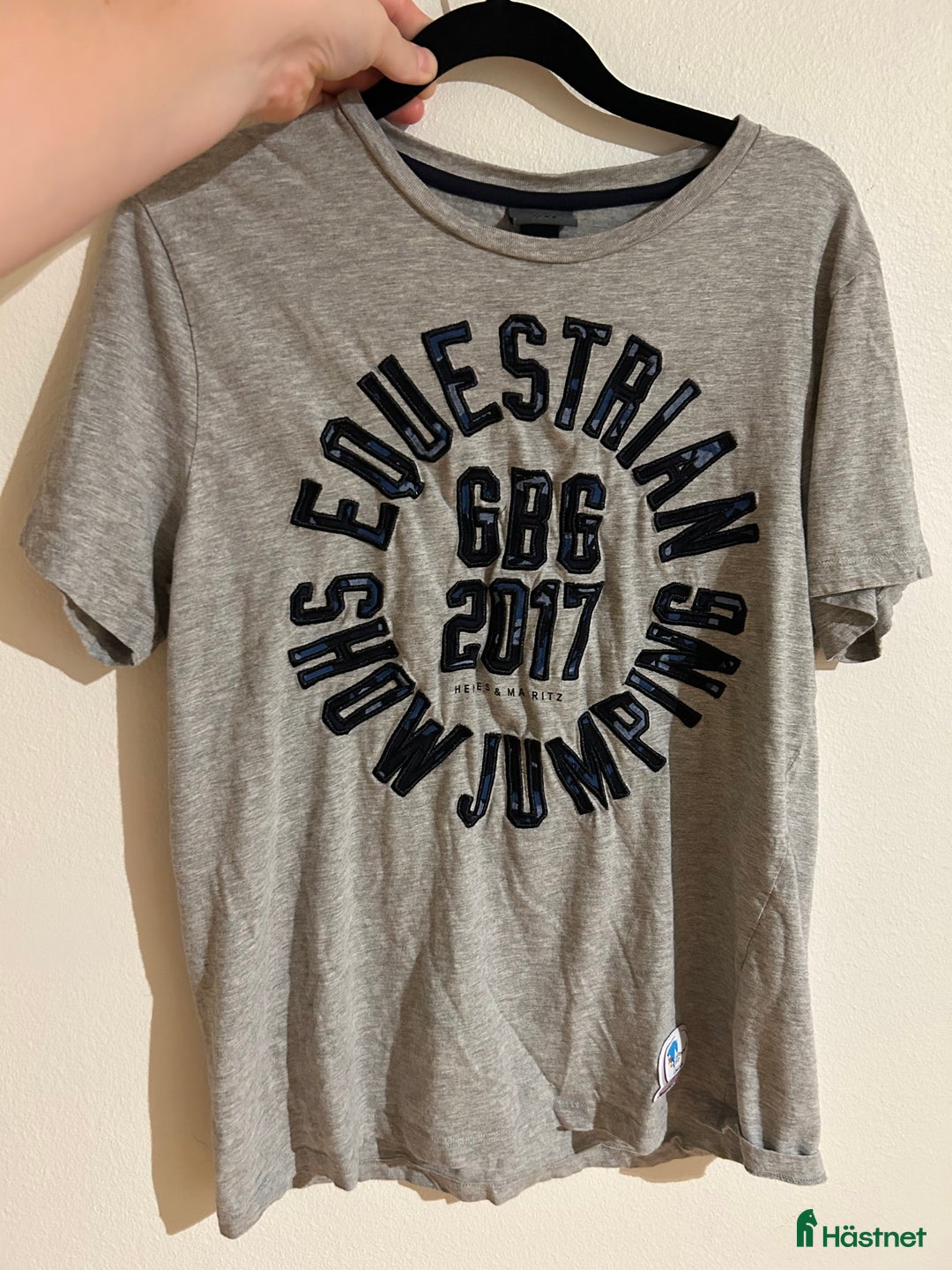 Övrigt Ridkläder ryttarutrustning till salu: H&M väst, tröjor & T-shirt, S-XL ( 36-40 )  i Värmdö - Annons 1