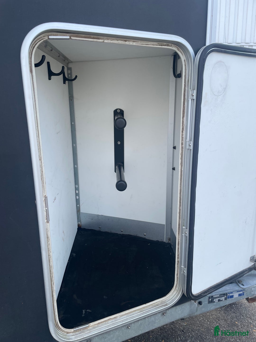 Hästtransporter  fordon & transport till salu: Thule Royal 150 Special i Vellinge - Bild 5