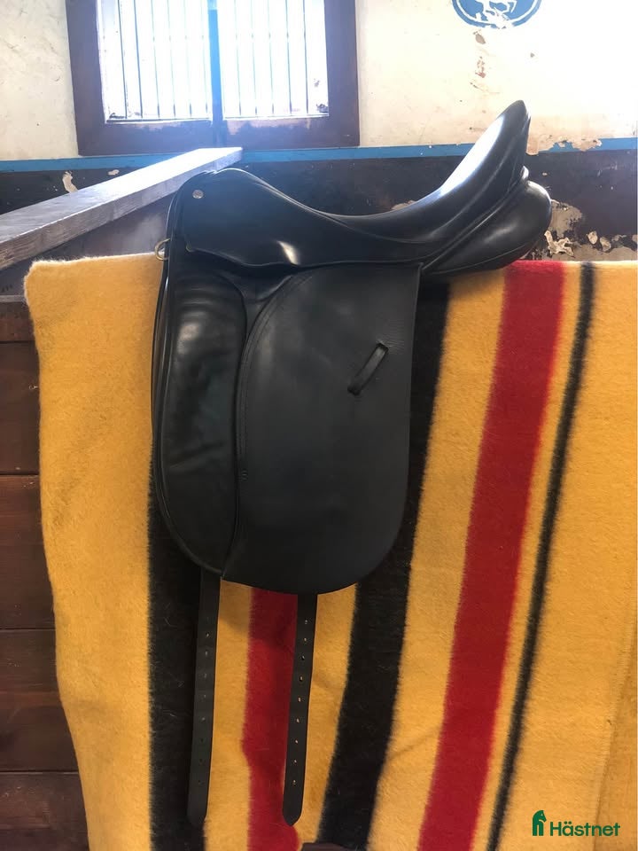 Sadlar hästutrustning Wellington Elite Dressyrsadel - Annons 1