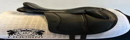 Sadlar hästutrustning till salu: Dressyrsadel Santa Cruz Ariel 16,5" - Annons 1