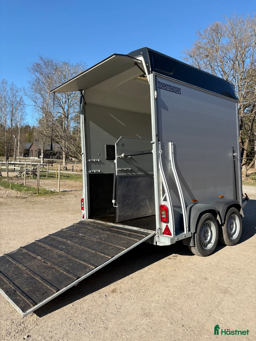 Hästtransporter  fordon & transport till salu: Sirius S80 2022 Maxad rymd, sadelkam. & hård lucka i Enköping - Annons 2