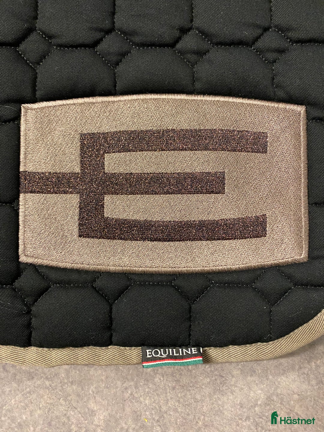 Schabrak & Vojlockar hästutrustning till salu: Fint E-logga i Brålanda - Annons 1