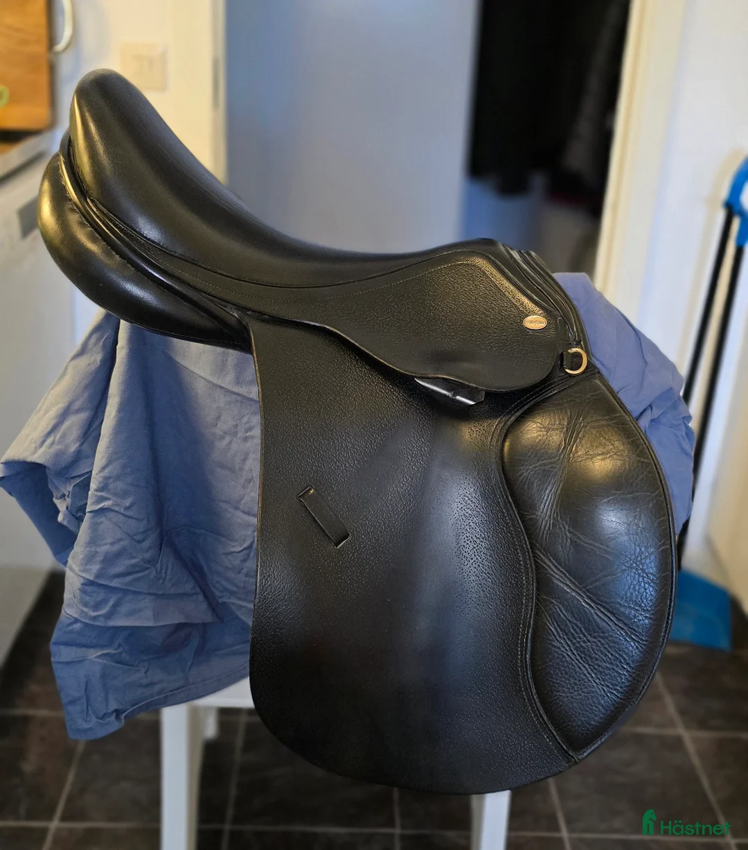 Sadlar hästutrustning till salu: Hoppsadel Globus Esperanza i Sörberge - Annons 1