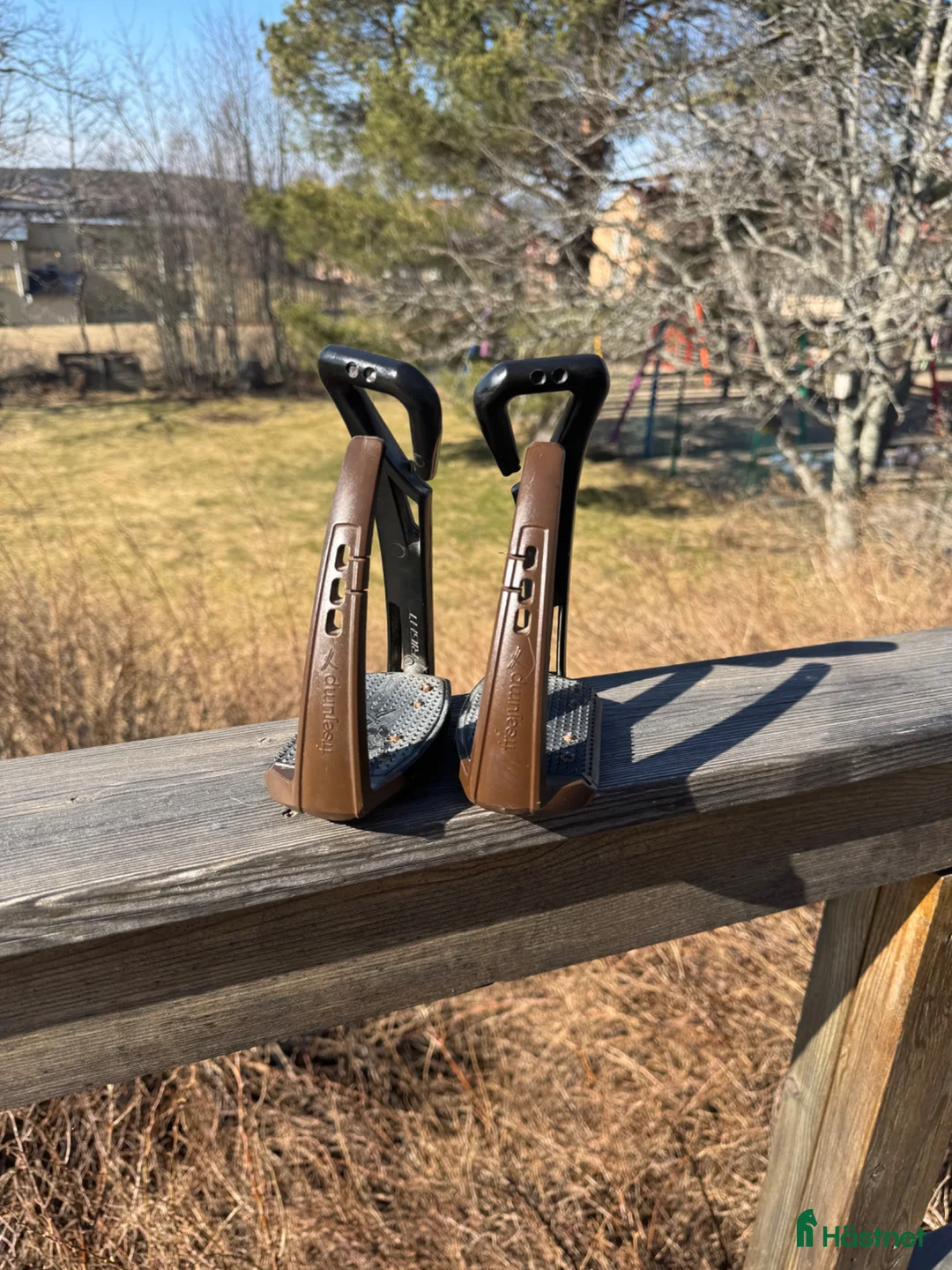 Stigbyglar hästutrustning till salu: Stigbyglar säljes!  - Annons 1