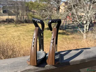 Stigbyglar hästutrustning Stigbyglar säljes! - Annons 7