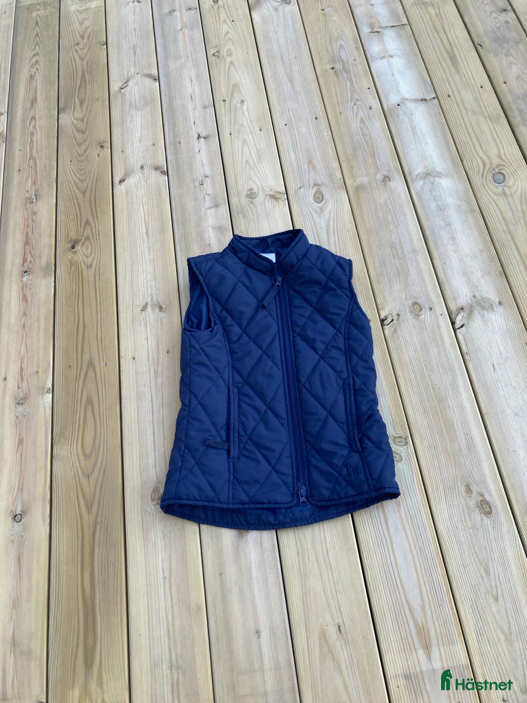 Övrigt Ridkläder ryttarutrustning till salu: Säljer täckväst Stl 134/140 i Gislaved - Annons 1